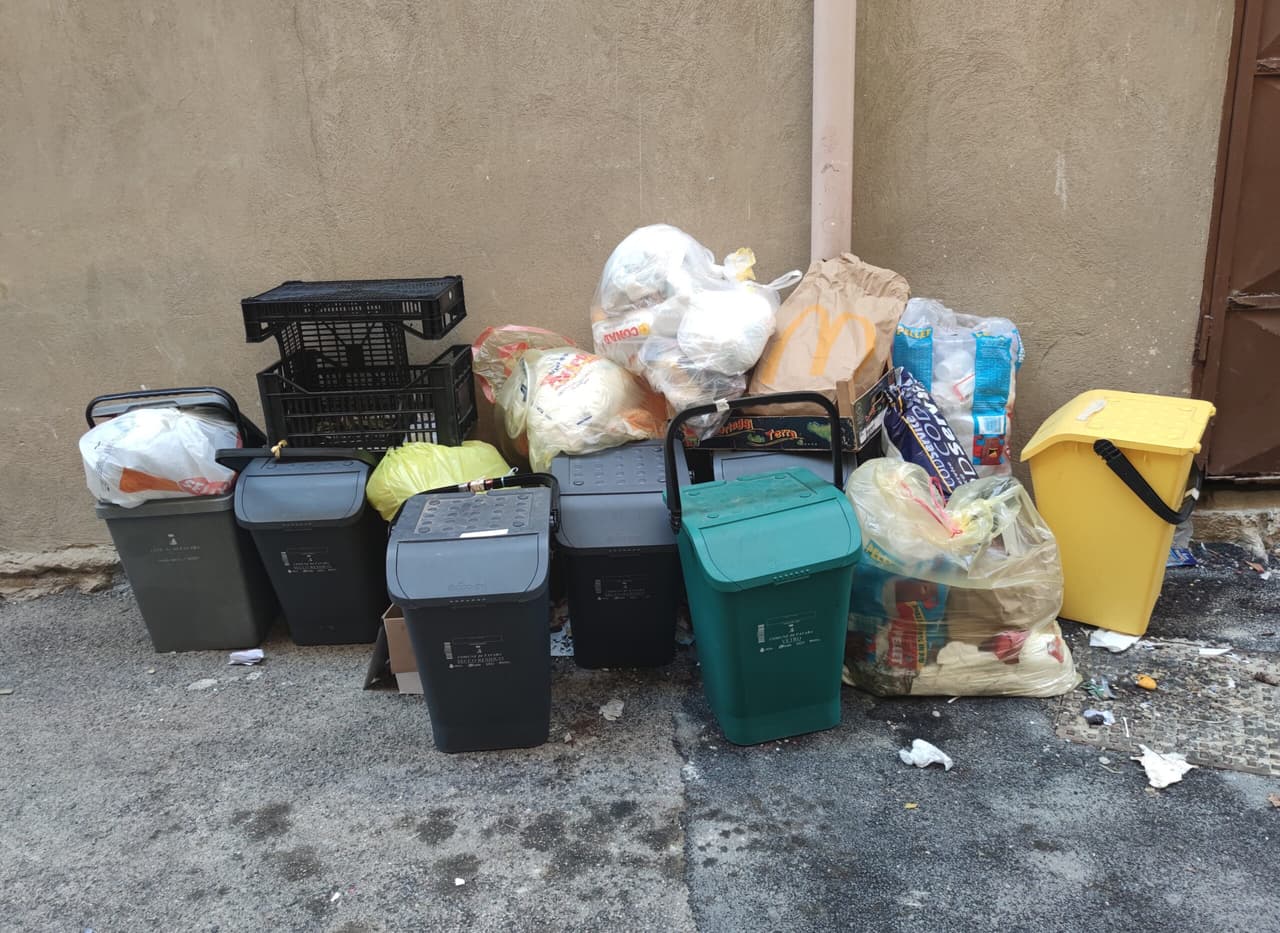 Rifiuti raccolta a singhiozzo disagi in alcuni quartieri