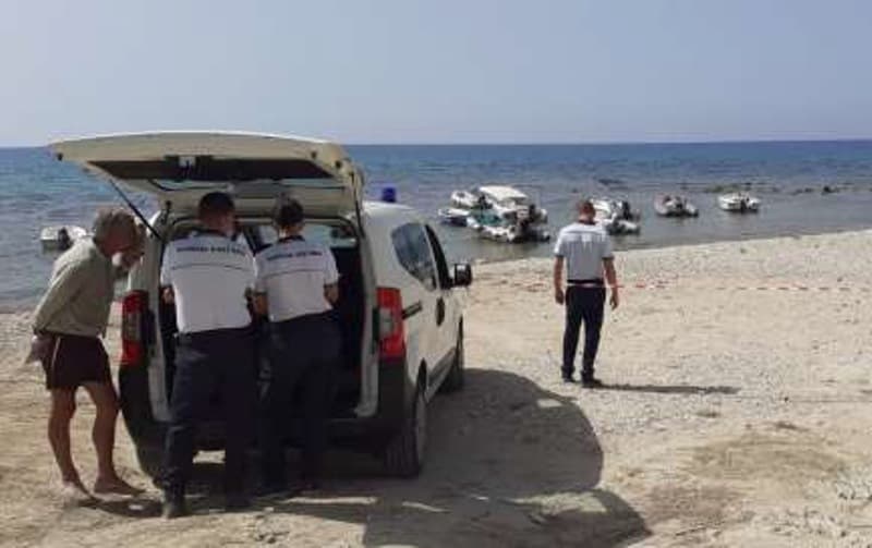 Ormeggio abusivo di imbarcazioni, controlli e sanzioni della Guardia Costiera