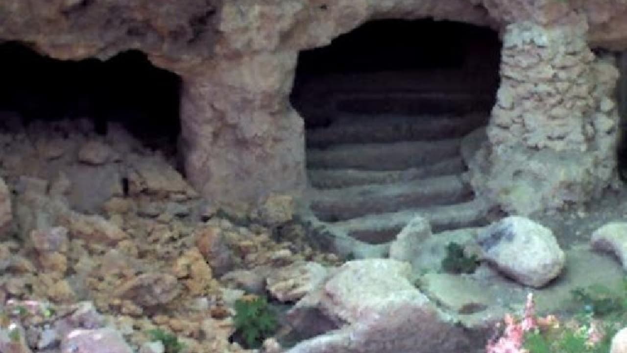 L’ARCHEOLOGA LIA BELLANCA  ILLUSTRA MAGISTRALMENTE  STORIA E  FUNZIONE DELLA NECROPOLI CRISTIANA DI NARO