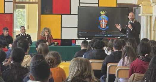 NARO, legalità e memoria: i Carabinieri incontrano gli studenti