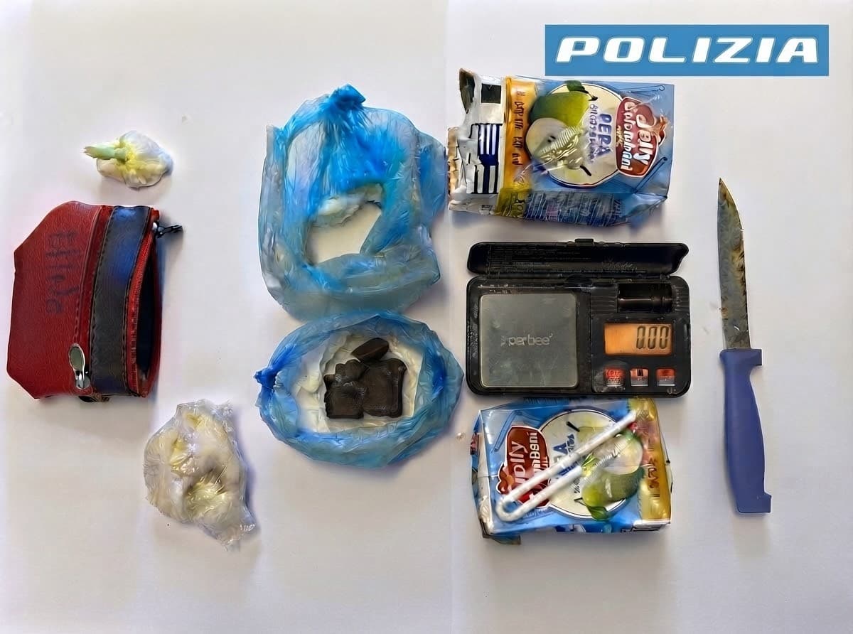 La Polizia di Stato arresta due giovani che nascondevano lo stupefacente nei succhi di frutta