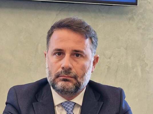 La Vardera contro giornalista che ha però solidarietà da M5S